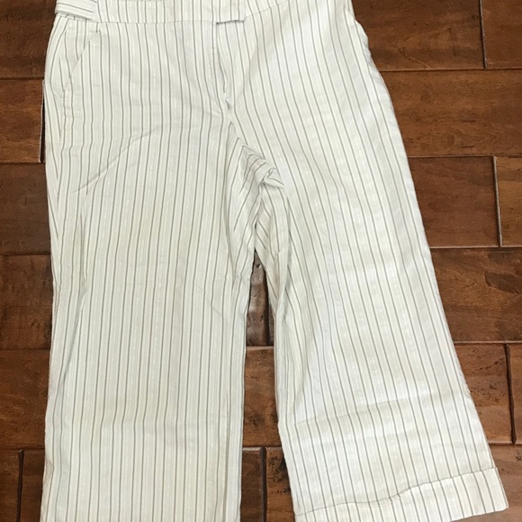 New York & Company Capri pants size 8 - Picture 2 of 4